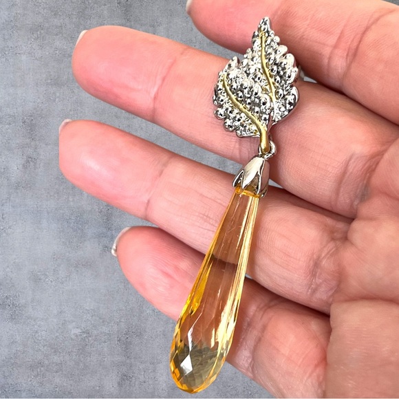 Long silver plated citrine color dangling earrings leaf design - Picture 2 of 7